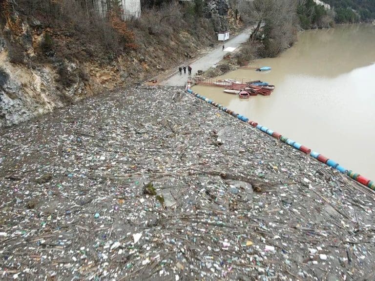 Otpad na Drini kod Višegrada u fokusu svjetskih medija, ali ne i rada vlasti (FOTO)