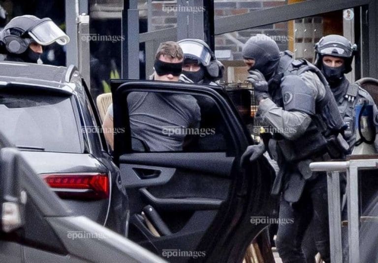 Okončana talačka kriza u Holandiji, taoci oslobođeni, priveden maskirani muškarac