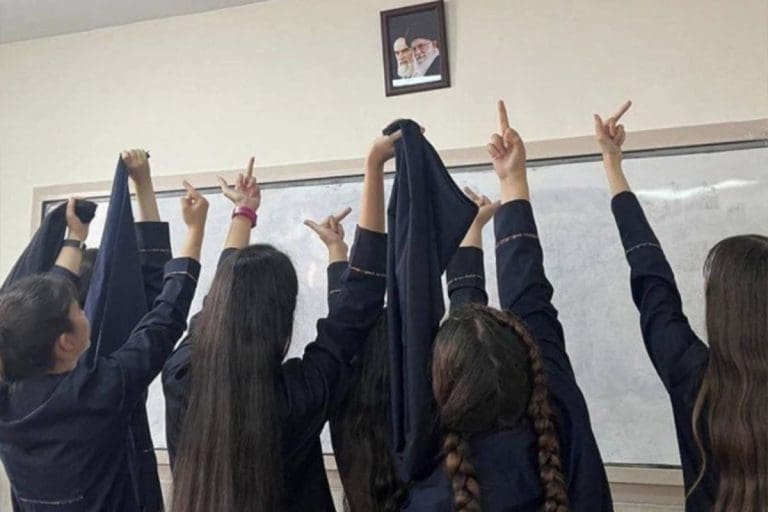 Učenice skinule hidžabe u Iranu u znak protesta