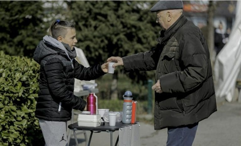 Dječak Benjamin prodao ukupno 1.583 komada čaja. Sve uplatio za Tursku i Siriju