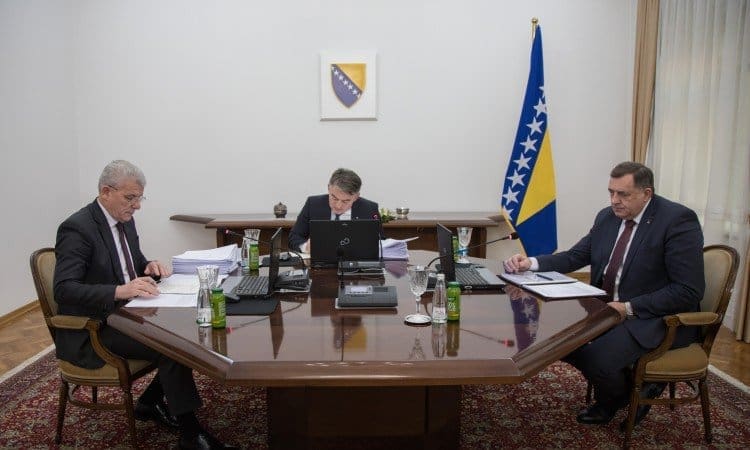 Dodik odbijen, Džaferović prihvatio poziv iz Ukrajine