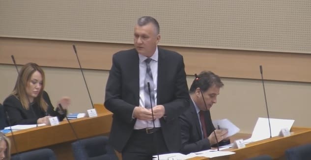 Zakon o kleveti u RS: Ko ne plati kaznu ide u zatvor dvije godine