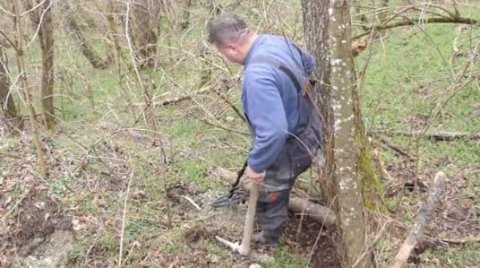 NEOBIČNO OTKRIĆE: Istraživao prirodu i pronašao dijelove aviona iz II svjetskog rata (VIDEO)