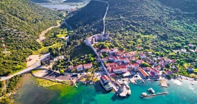 Invazija na Pelješac: Razmišljamo staviti rampu i naplaćivati ulaz u selo po 100 kn