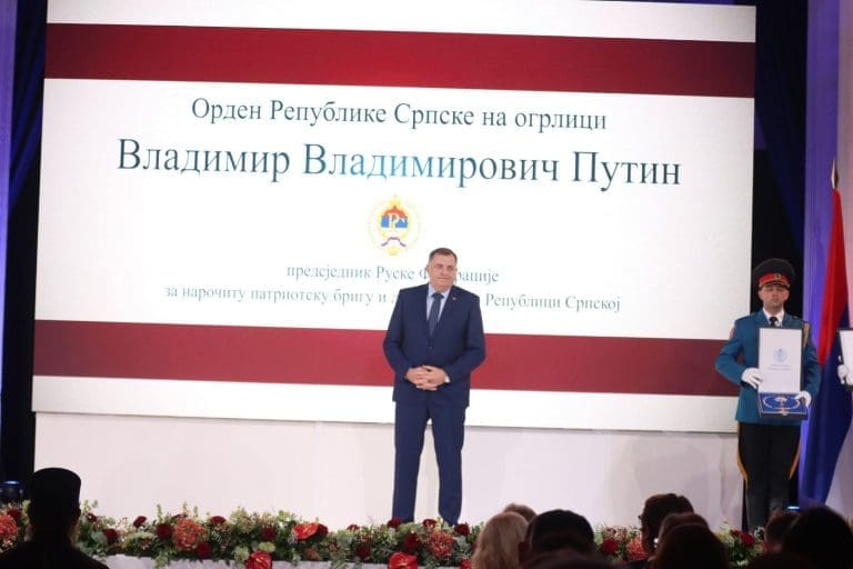 Odlikovanje Putina je za novinsku rubriku “bizarne vijesti iz svijeta”