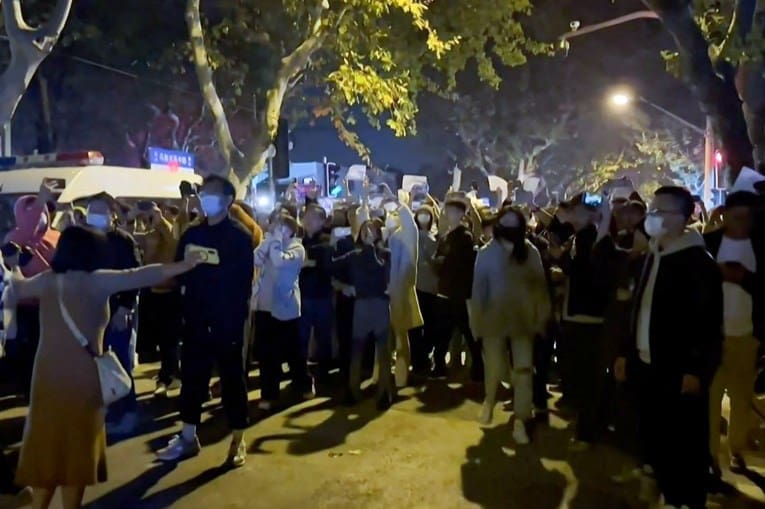 Veliki protesti u Kini zbog mjera protiv covida: “Ukinite lockdown”