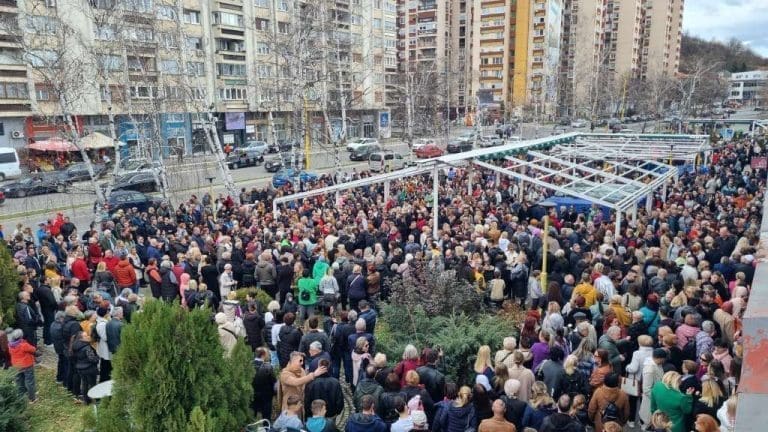 Mirna šetnja u Tuzli za Amru Kahrimanović:  “Borićemo se do kraja!”