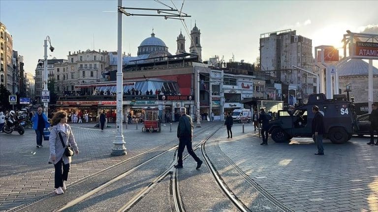 Turska: Žena 40 min. sjedila na klupi. Eksplodiralo je par minuta nakon što je otišla