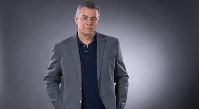 Mićko Ljubičić pjesmom opisao zašto građani Srbije nedeljama šetaju (VIDEO)