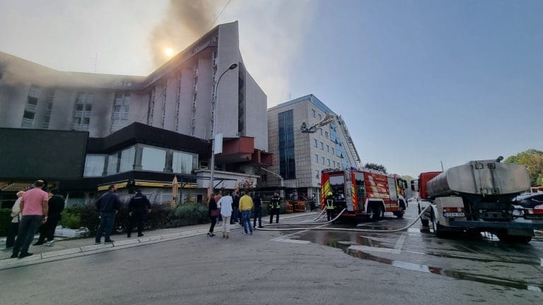Požar zahvatio i Hotel Bosnu u centru Banjaluke!