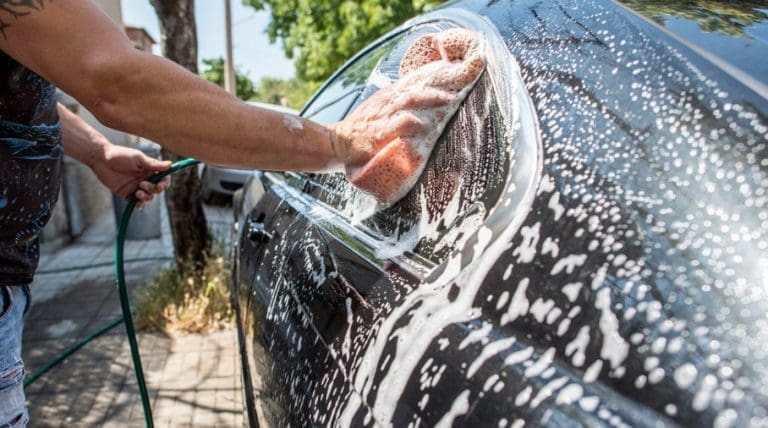Kazna od 100.000 evra ako perete automobil u svom dvorištu