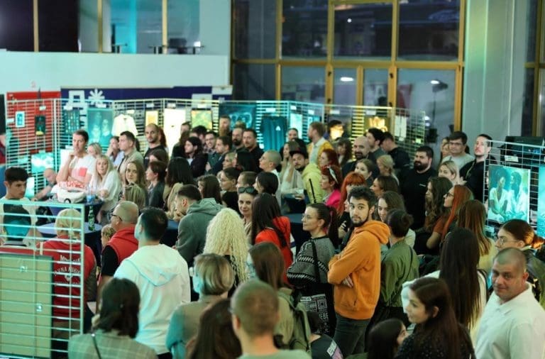 „Umjetnost koja nikome ne treba“ prikupila više od 10.000 KM za javnu kuhinju