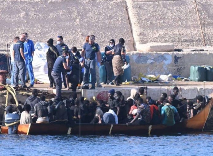 Španska policija uhapsila tri osobe zbog prisiljavanja migranata da skoče u more
