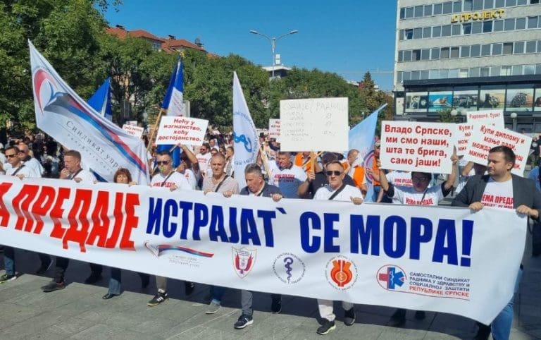 Platni paradoks: Konobari imaju veće plate od glavne medicinske sestre, a građevinski radnici od ljekara!