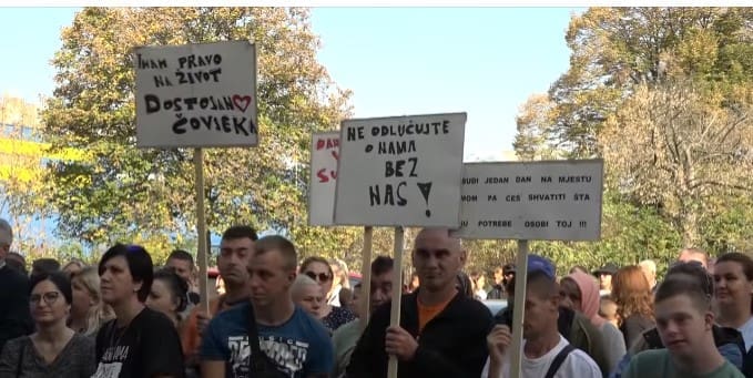 PROTEST MINUT DO DVANAEST: Političari nas stavljaju u položaj građana drugog reda i ugrožavaju nam opstanak