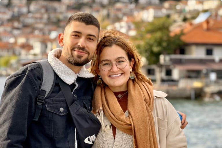 Priča o ljubavi Amerikanke i Bosanca koja ne poznaje granice: Kako su Ellie i Senći izabrali BiH za domovinu i sada je promovišu