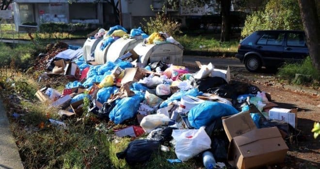 Pokvarili se kamioni, obustavljen odvoz smeća u Bileći