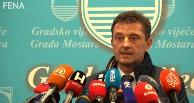 Kordić osudio vandalizam na Partizanskom groblju: Gradska uprava će pokrenuti sve aktivnosti kako bi se sanirala nastala šteta