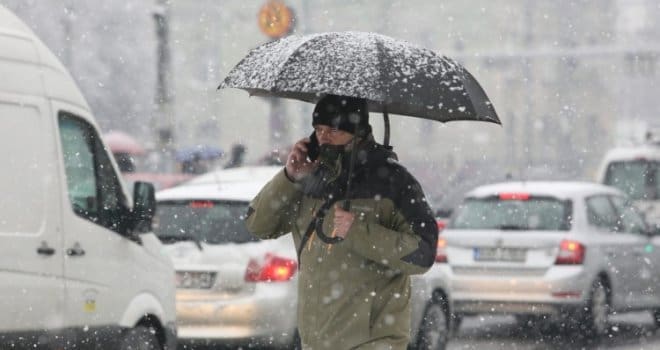 Srbija okovana snijegom: Bez struje više od 25.000 ljudi, smetovi snijega do dva metra