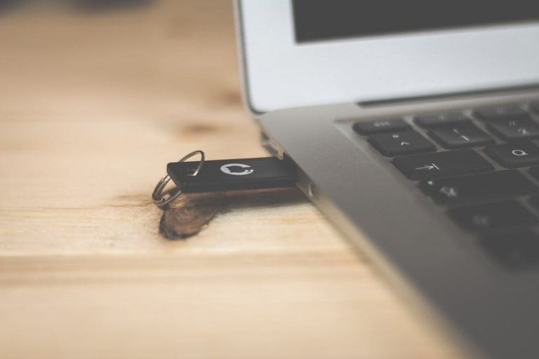 Izgubio USB stik s ličnim podacima pola miliona građana