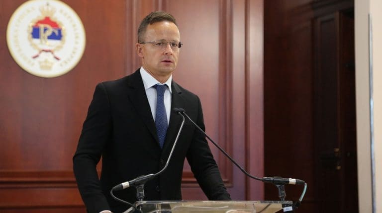 Šef mađarske diplomatije nije mogao sletjeti u Sarajevo, pa produžio u Banjaluku