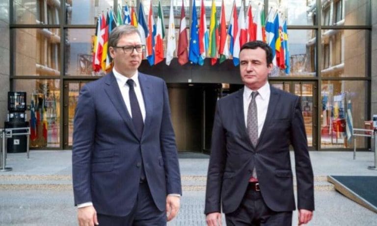 Vučić: Niti će biti kapitulacije, niti povrataka u devedesete