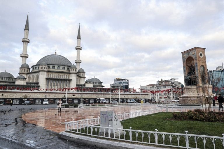 Istanbulska ulica Istiklal ponovo otvorena za pješake (FOTO)