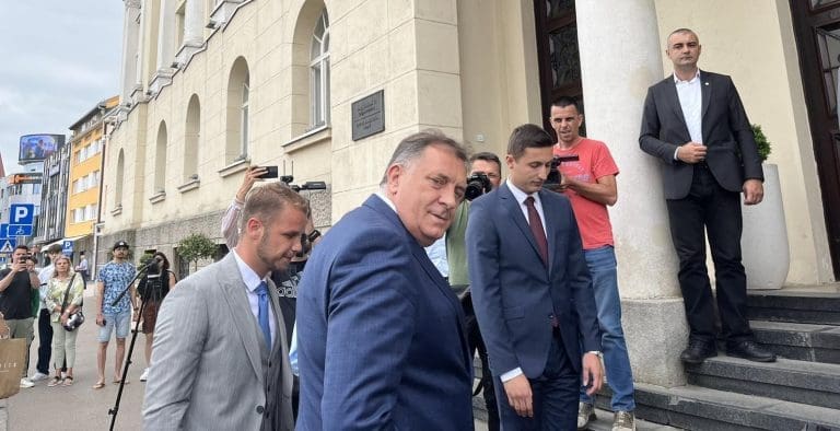 Dodik, Cvijanović i Višković stigli u Gradsku upravu. Dočekao ih Stanivuković