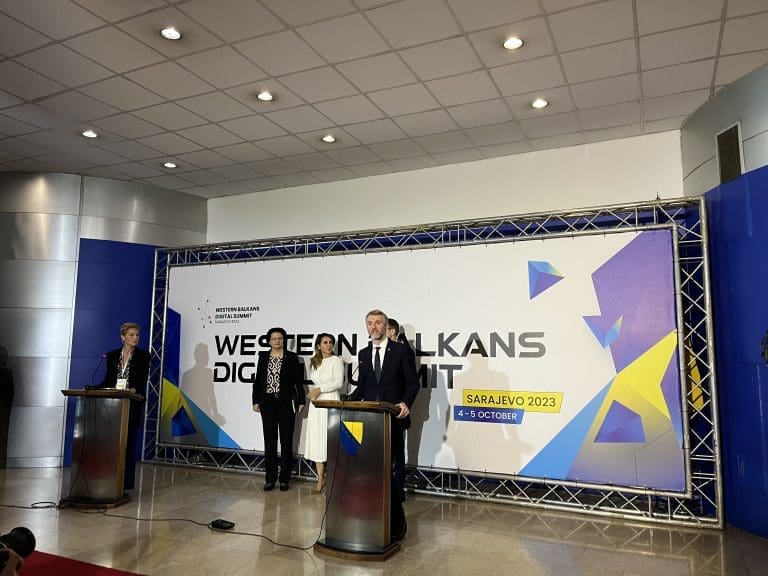 Apsurdno: BiH – zemlja koja zaostaje u digitalnoj transformaciji, domaćin regionalnog digitalnog samita