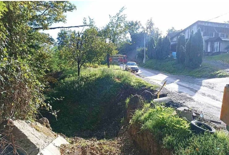 Voda odnijela most u banjalučkom naselju, ugrožena bezbjednost djece
