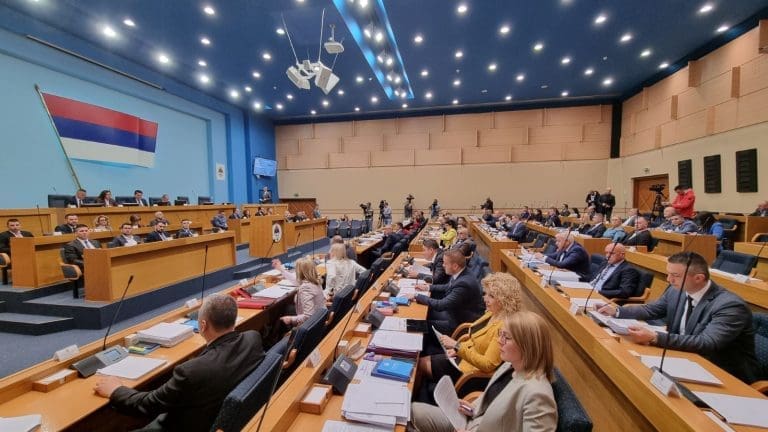Predstavljen Zakon o neprofitnim organizacijama u RS: Donosimo obrazloženje ministra i stavove narodnih poslanika