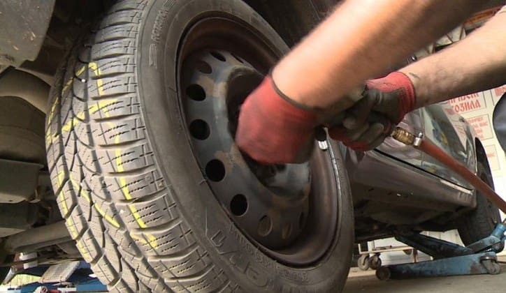 Vozači bi uskoro mogli da plaćaju porez na gume – jer štetnije su i od dizelaša