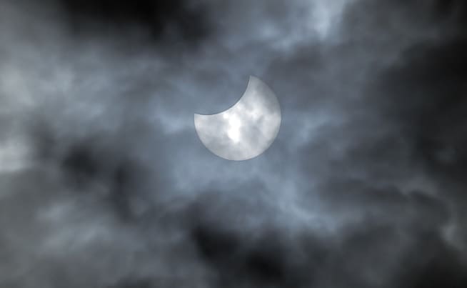 Djelimično pomračenje sunca u Bosni i Hercegovini (FOTO)