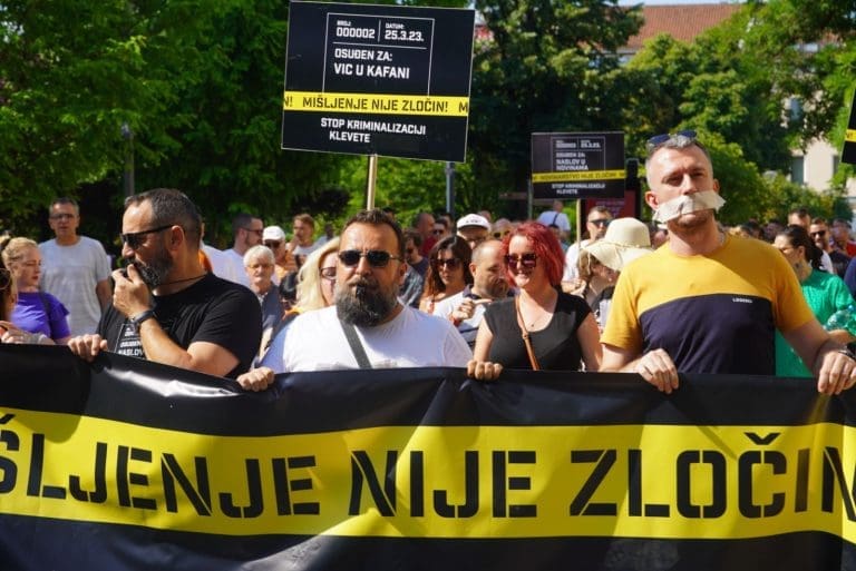 Za veto na klevetu nema dovoljno ruku, na potezu Ustavni sud RS