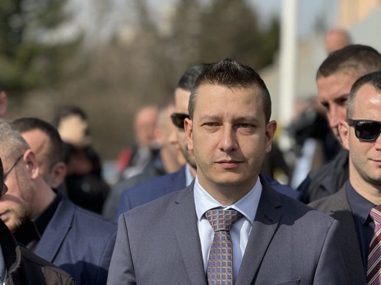 Helez ne poznaje dovoljno zakonske procedure