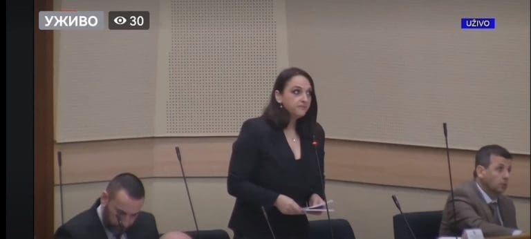 BURNO U NSRS: “Ministar Đokić je pobjegao jer je kukavica! Šta će biti kada ljudi shvate da je u pitanju njihovo zdravlje”