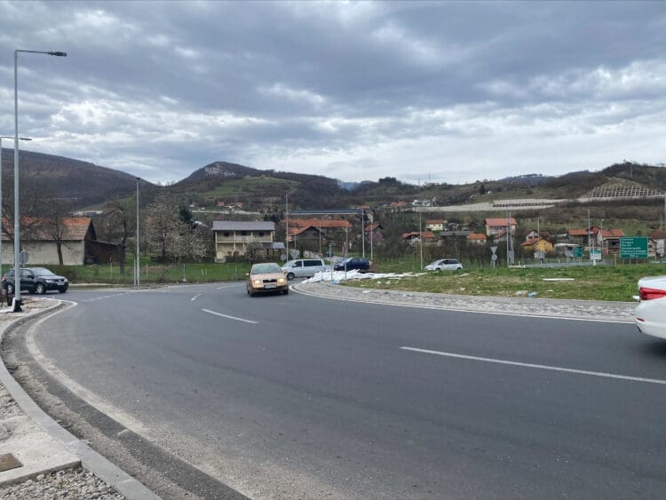 Zenički rudari prekinuli blokadu M-17, radnički neposluh se nastavlja