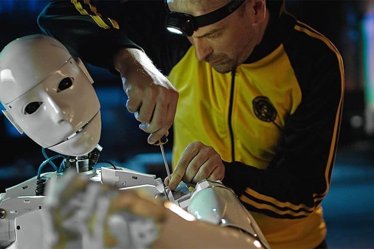 Dubiozina himna Robotske demokratske partije: “Robot je najbolji lider, jer nema rodbinu koju će zapošljavati preko veze”