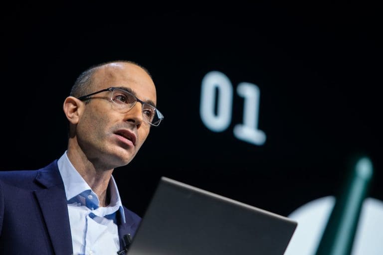 Yuval Noah Harari: Istorija je puna diktatura koje su uspostavili ljudi koji su prvo došli na vlast legalnim putem