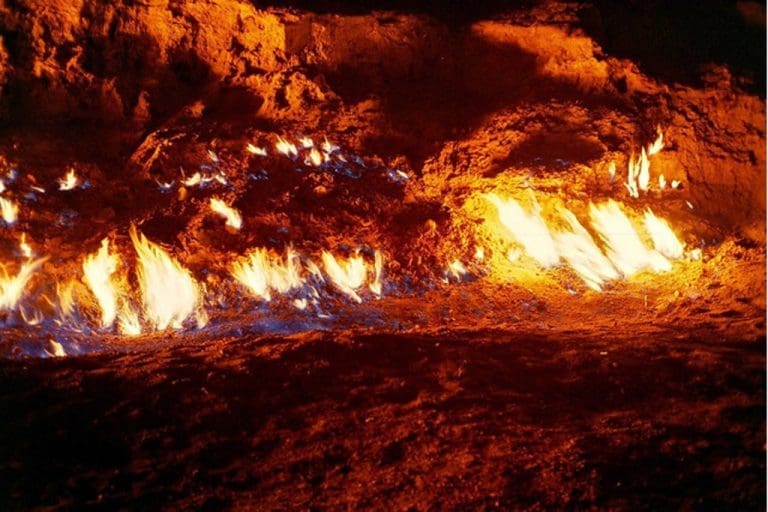 MISTERIOZNI FENOMEN Vatra koja gori 4000 godina, ni kiša ni snijeg joj ne mogu ništa