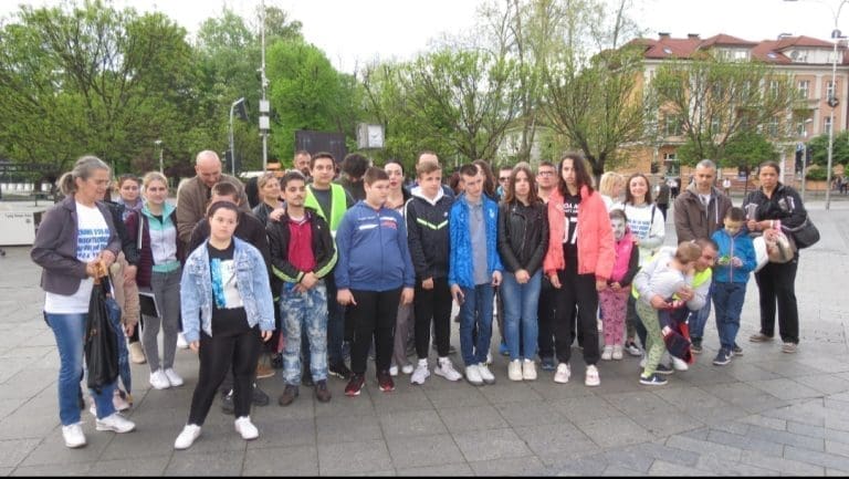 U Banjaluci održan protest roditelja djece s poteškoćama u razvoju: Institucije traže “dlaku u jajetu” i na taj način odmažu našoj djeci