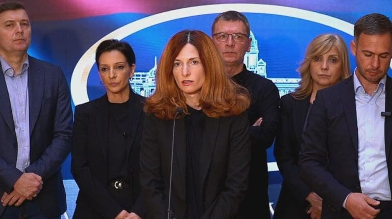 Opozicija u Srbiji najavila veliki protest: “Srbija je eksplodirala i niko da podnese ostavku”