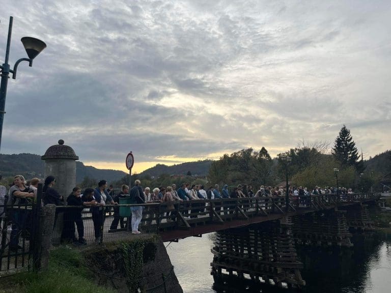 Sedam godina od smrti Edite Malkoč i Selme Agić: U Bosanskoj Krupi održana mirna šetnja