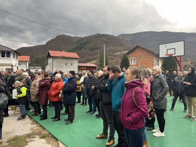 Odbornici iz Jezera dopušteno da glasa putem vibera: “Nećemo da dajemo legitimitet ovoj skupštini”