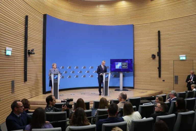 Stoltenberg: BiH mora sama birati svoj put, a NATO će to poštivati