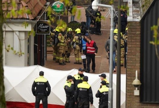 DRAMA U HOLANDIJI: Muškarac zarobio ljude u kafiću, prijeti bombom