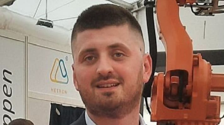 Ovo je mladić koji je proizveo “bh. robota”