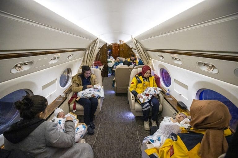 Ostale bez roditelja: Preživjele bebe prevezene u Ankaru predsjedničkim avionom