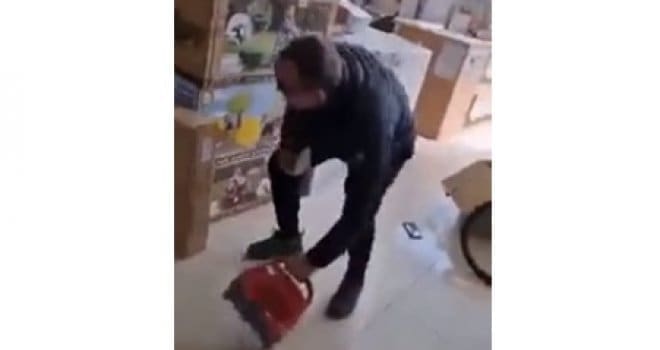 Kupio usisivač pa mu prestao raditi: Tražio povrat novca, nakon što mu nisu dali, sve porazbijao!