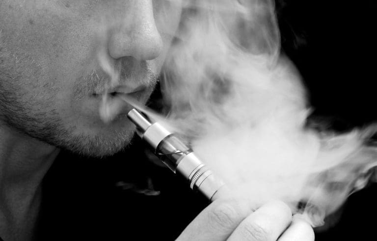 Djeca sve češće puše “vejp” – vrijeme će pokazati kakve će biti posljedice po njihovo zdravlje
